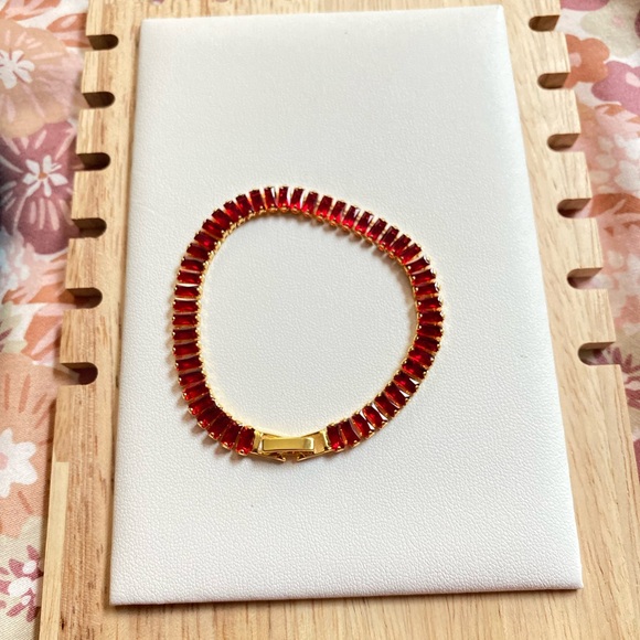 RED STATEMENT BRACELET - Picture 5 of 5